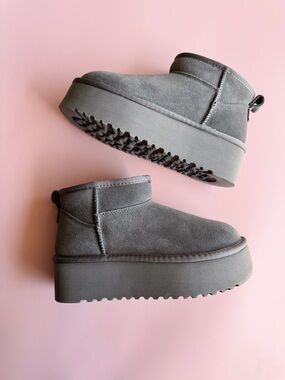 Sz 5.5 Project Cloud Grey ‘Huggy’ Lightweight Platform Leather Ankle Booties EUC